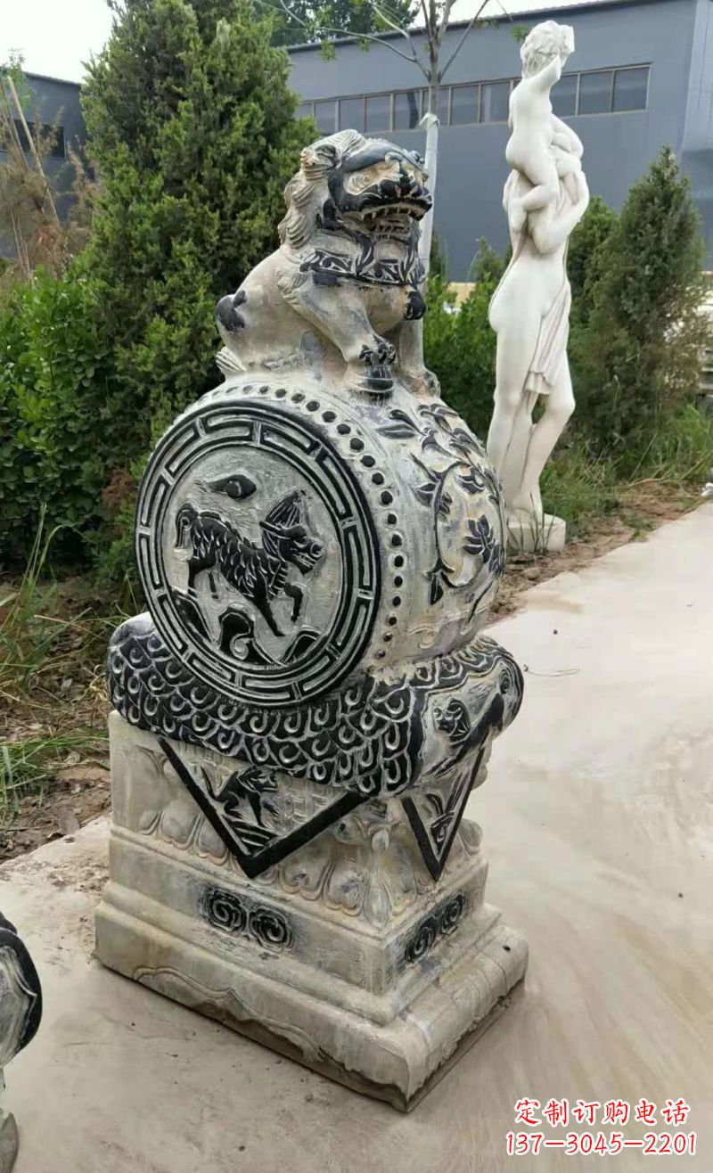 益阳狮子抱鼓石雕塑,象征力量与美感
