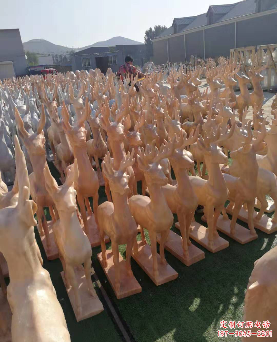 益阳红梅花鹿雕塑,美丽而优雅