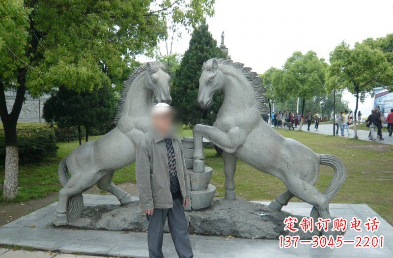 益阳以马为主题的石雕艺术品