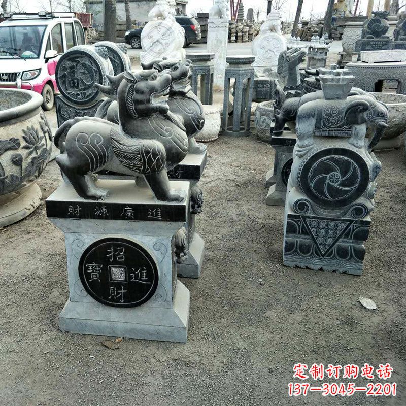 益阳中领雕塑拥有一支由经验丰富的石雕大师组成…