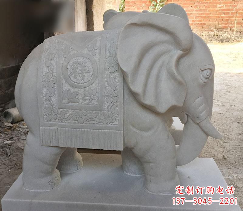 益阳风格多样的大象雕塑