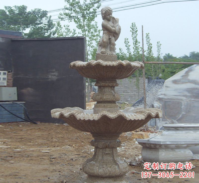益阳双手捧钵的石雕佛像