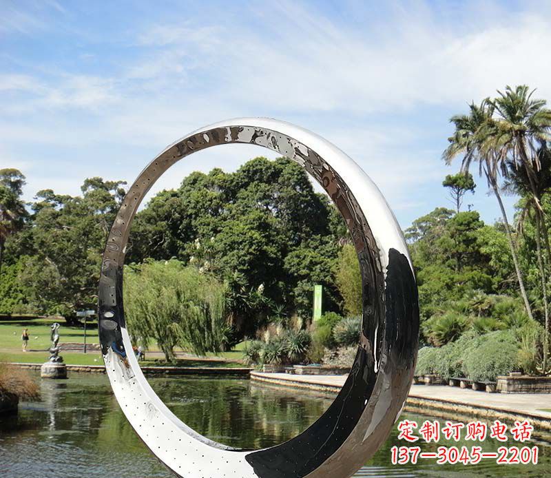 益阳水景不锈钢镜面圆环雕塑
