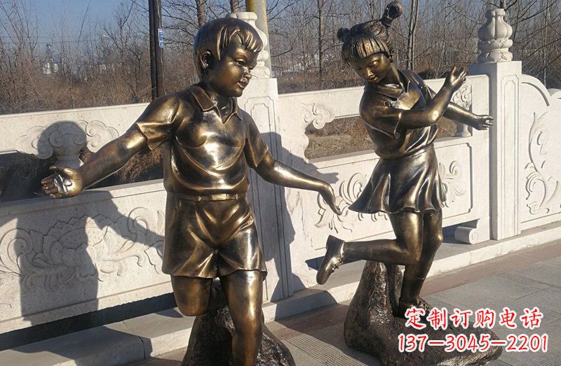 益阳踢毽子的儿童铜雕 (2)