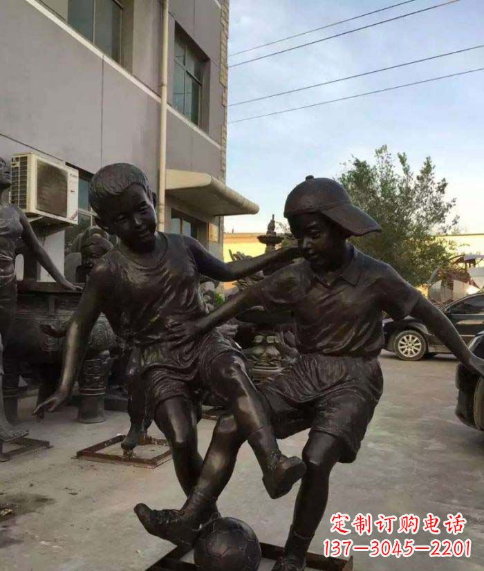 益阳踢足球儿童铜雕 (2)