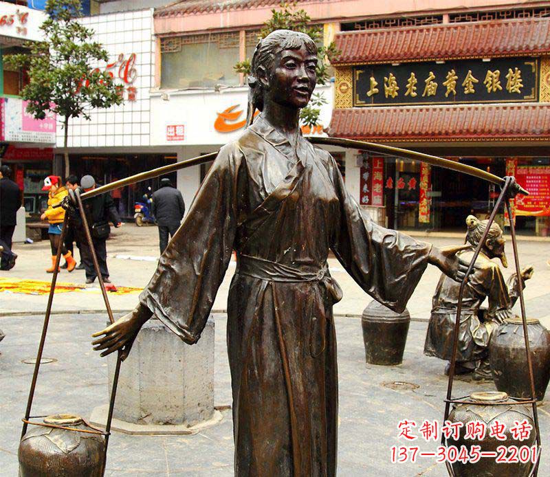 益阳挑着罐子的古代女人铜雕