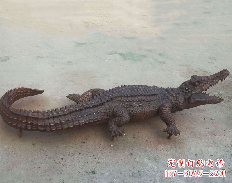 益阳铜雕鳄鱼,铸铜园林仿真动物雕塑