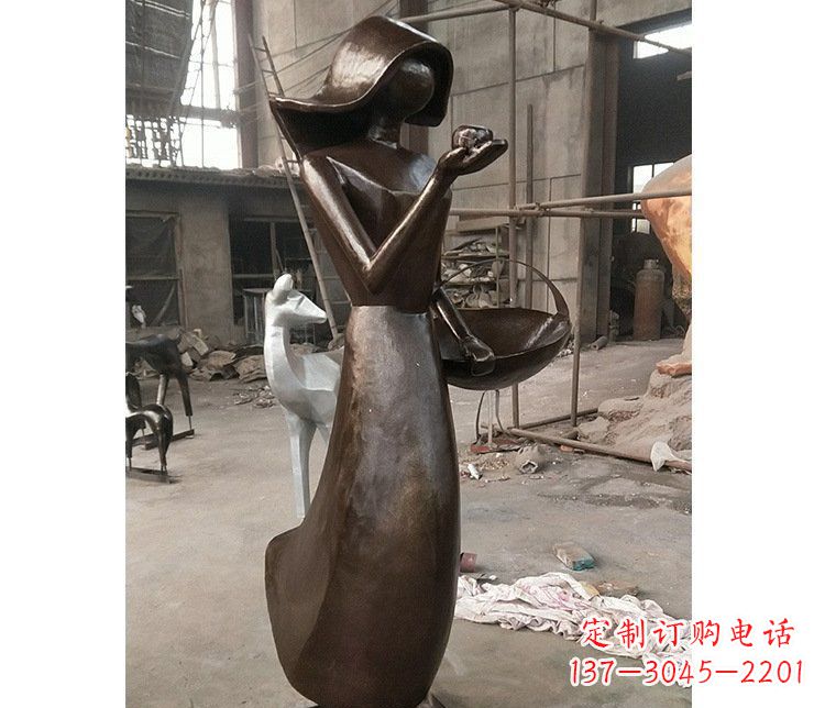 益阳铜雕逛街女孩人物雕塑