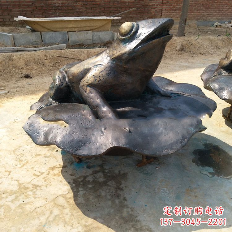 益阳铜雕青蛙喷水雕塑
