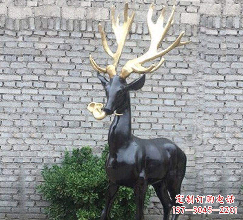 益阳铜雕衔灵芝的梅花鹿