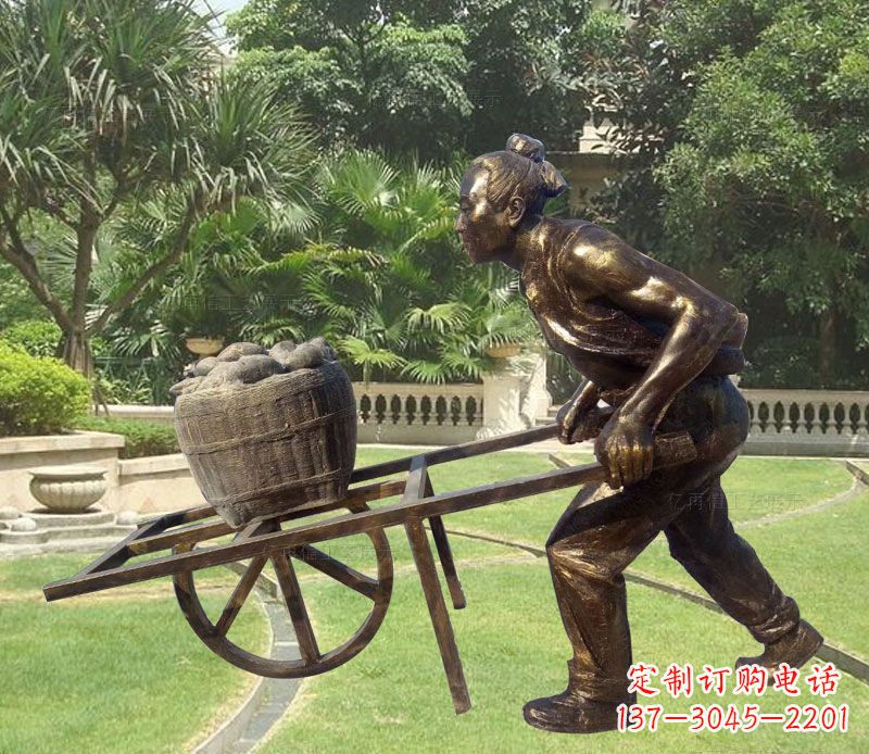 益阳推独轮车的古人铜雕