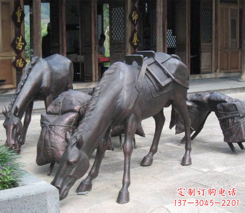 益阳拖行李的马动物铜雕