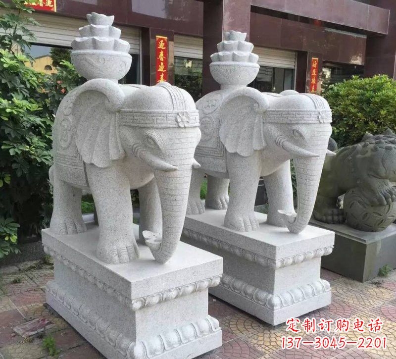 益阳驮元宝的大象石雕