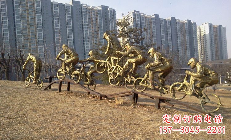 益阳玩花样自行车人物铜雕