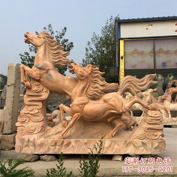 益阳晚霞红奔马群雕