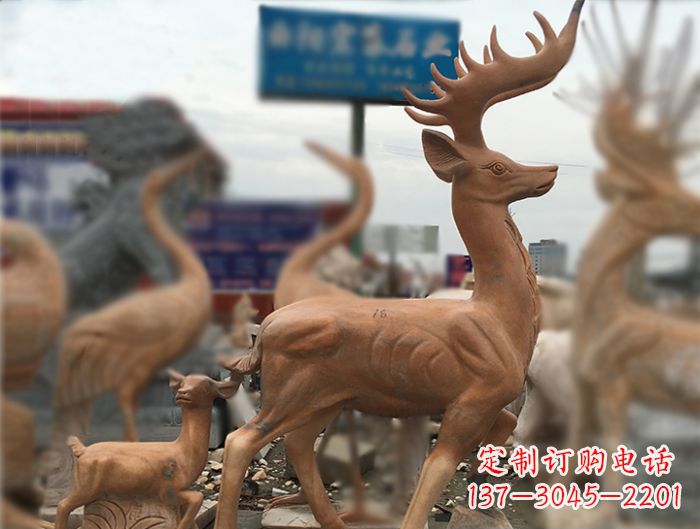 益阳晚霞红动物驯鹿公园石雕