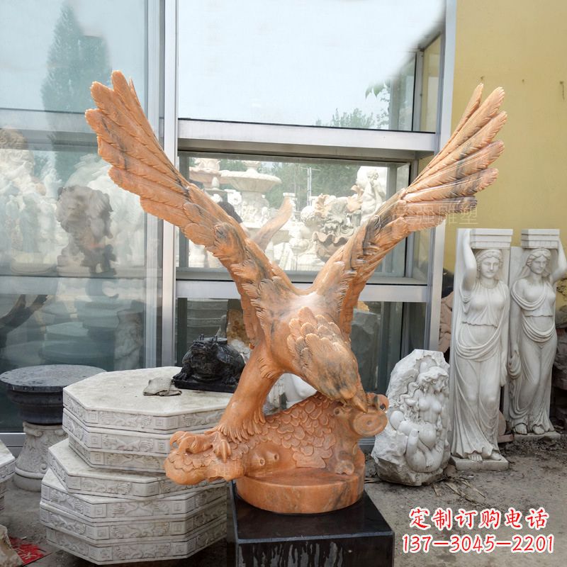 益阳晚霞红老鹰石雕塑