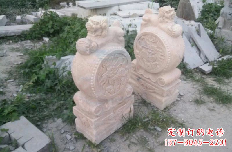 益阳晚霞红狮子门墩石雕