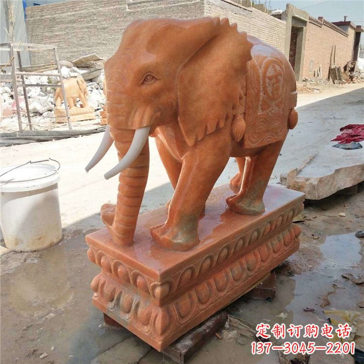 益阳晚霞红石雕大象