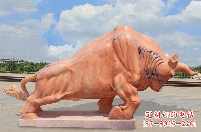 益阳晚霞红拓荒牛石雕
