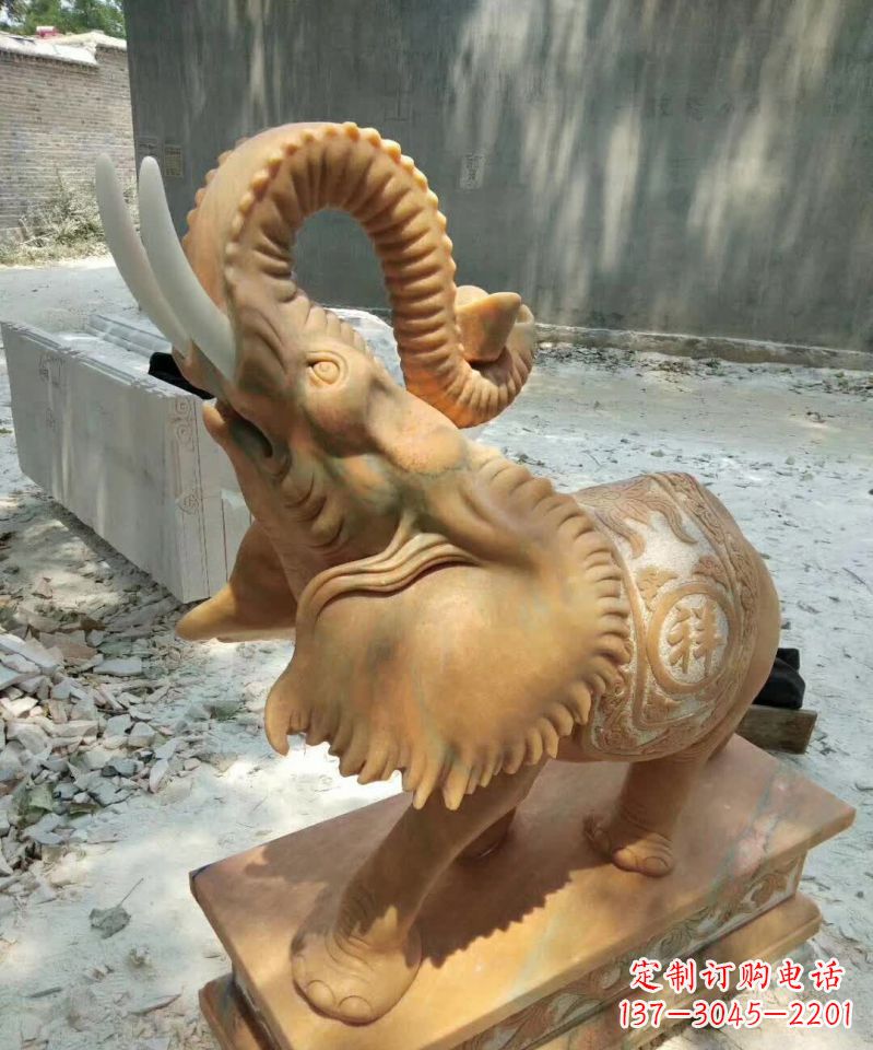 益阳晚霞红小象雕塑