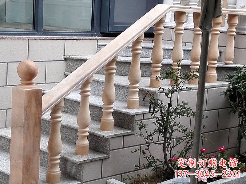益阳晚霞红小区栏杆石雕