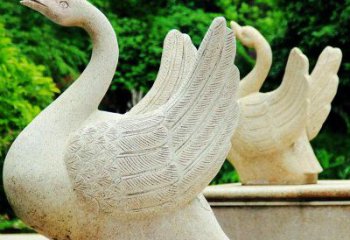 益阳高雅优美的砂岩天鹅雕塑