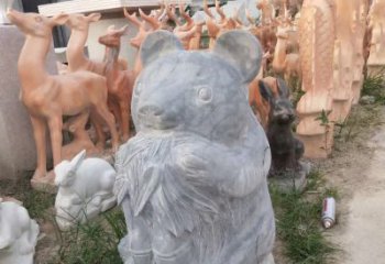 益阳青石熊猫雕塑，传承古典文化