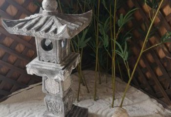 益阳青石仿古灯笼雕塑是由中领雕塑定制的经典雕…