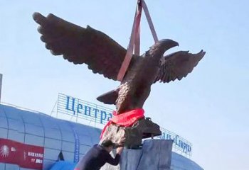 益阳中领雕塑定制大型老鹰铜雕景观