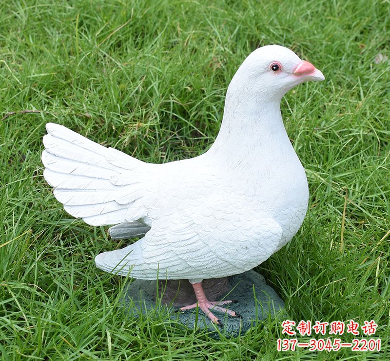 益阳文化广场的和平鸽雕塑