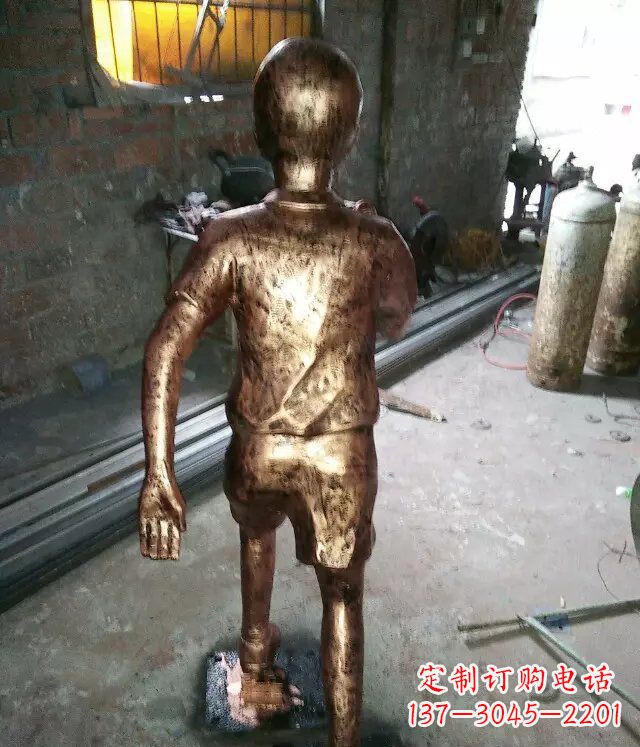 益阳小孩跑步公园人物铜雕 (2)