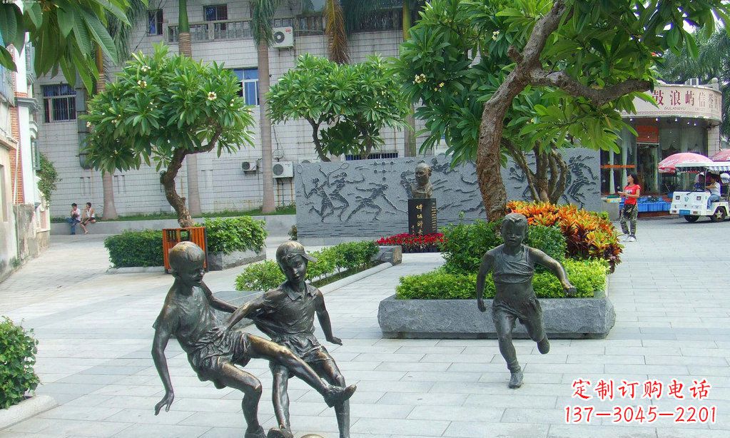 益阳小孩踢足球铜雕