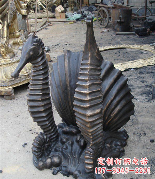 益阳小区动物海马铜雕