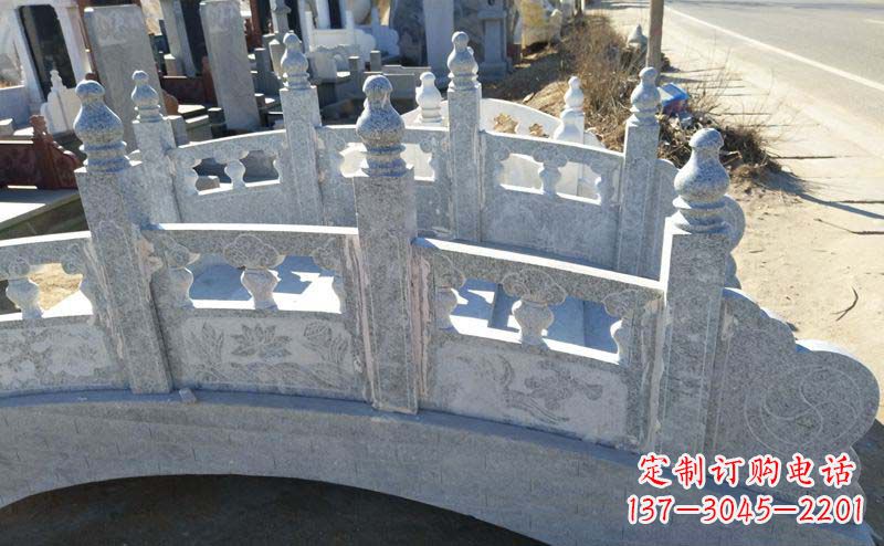 益阳小区公园大理石拱桥