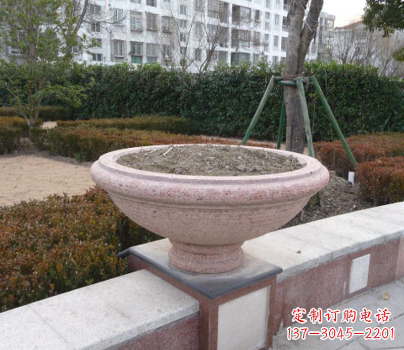 益阳小区花盆石雕