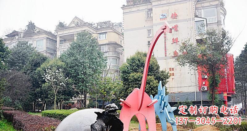 益阳小区破壳而出的小恐龙景观铜雕