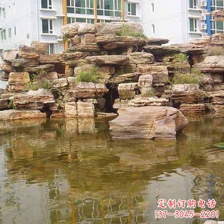 益阳小区庭院假山鱼池