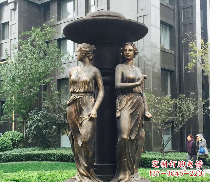 益阳小区西方女人人物铜雕