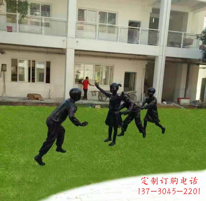 益阳校园儿童玩老鹰捉小鸡铜雕