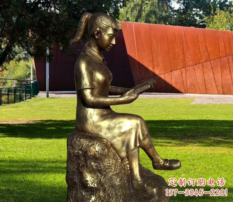 益阳校园看书的女孩铜雕
