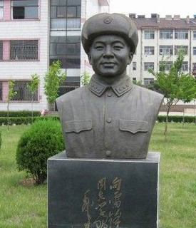 益阳校园雷锋铜像