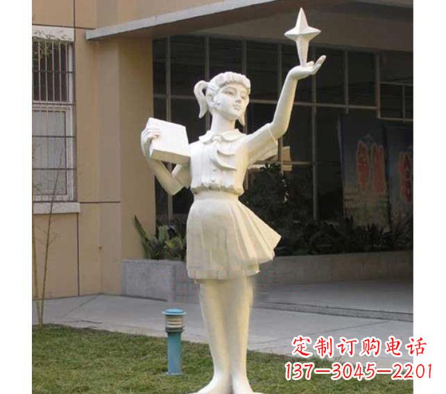 益阳校园拿书本的小学生石雕