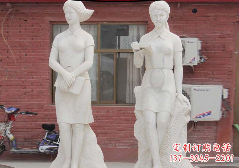 益阳校园拿书本的学生石雕