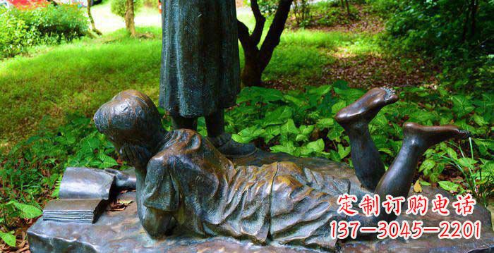 益阳校园趴着看书的小男孩人物铜雕