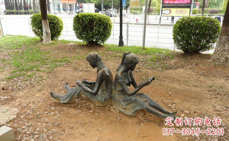 益阳校园坐着看书的女孩人物铜雕