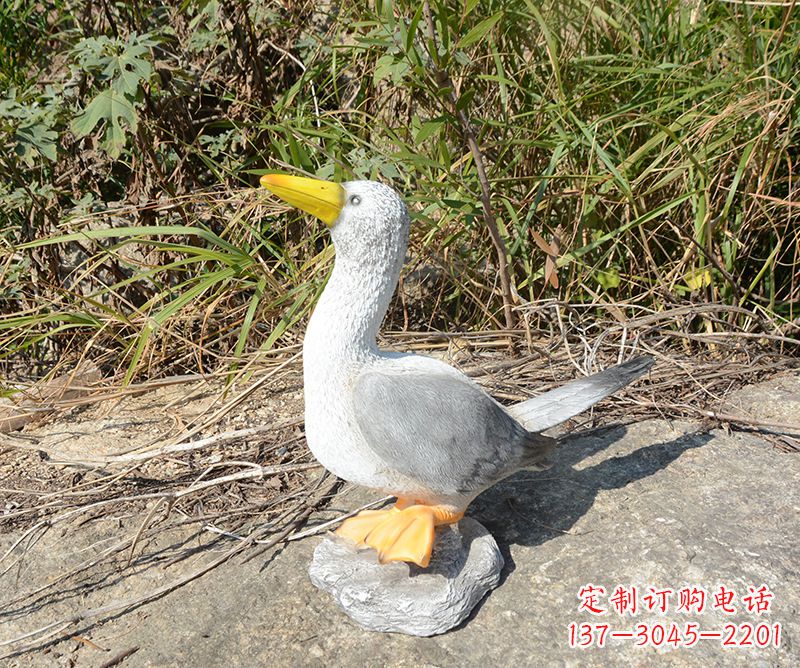 益阳学校雕塑和平鸽