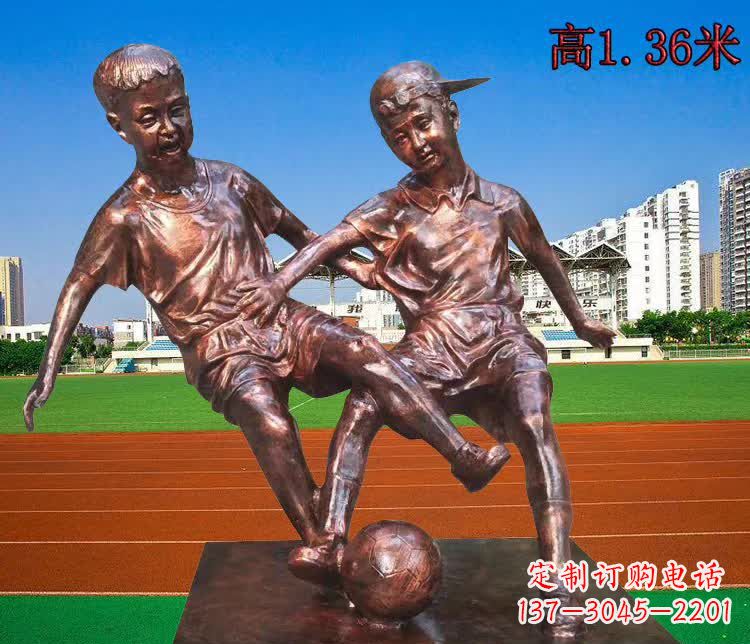 益阳学校铜雕踢足球儿童