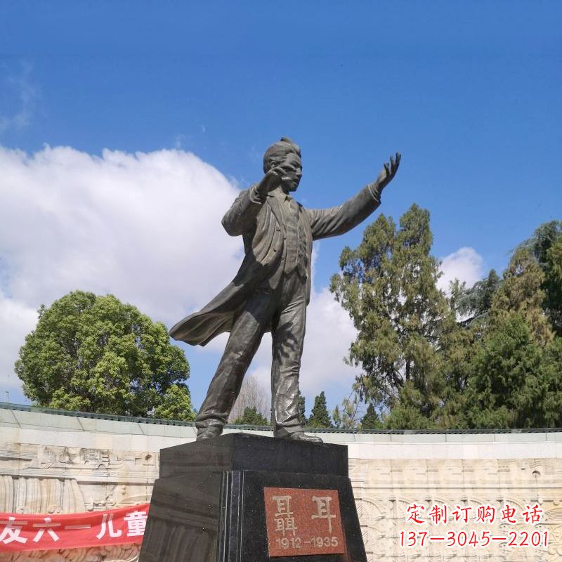 益阳音乐家聂耳公园广场雕像