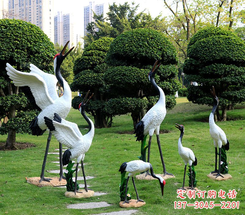 益阳幼儿园卡通丹顶鹤雕塑